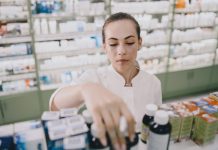 Quelle est l’évolution des prix des médicaments en libre accès depuis sa mise en place ?
